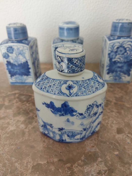 Frasco porcelana azul e branca