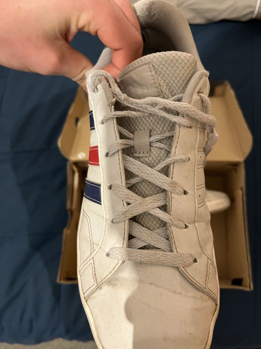 Tenis adidas - brancos