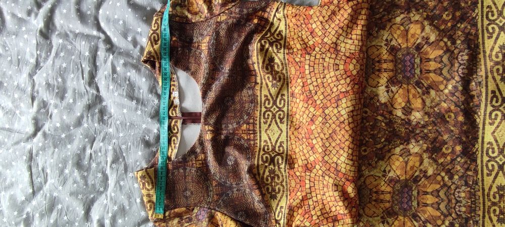 Стильне різнокольорове плаття