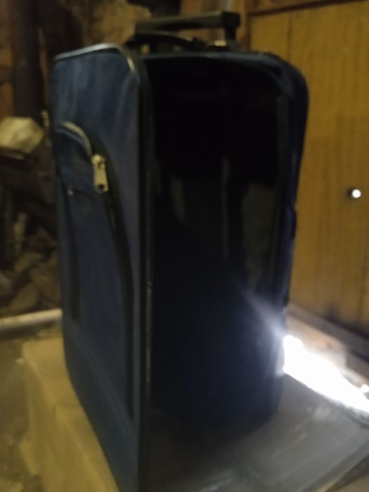 Дорожня валіза на колесах
