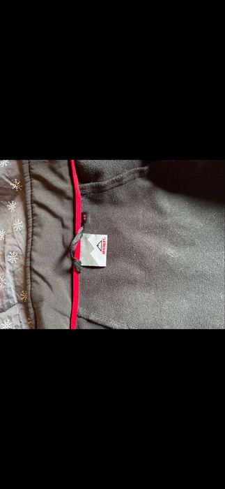жіноча куртка softshell від бренду McKinley.