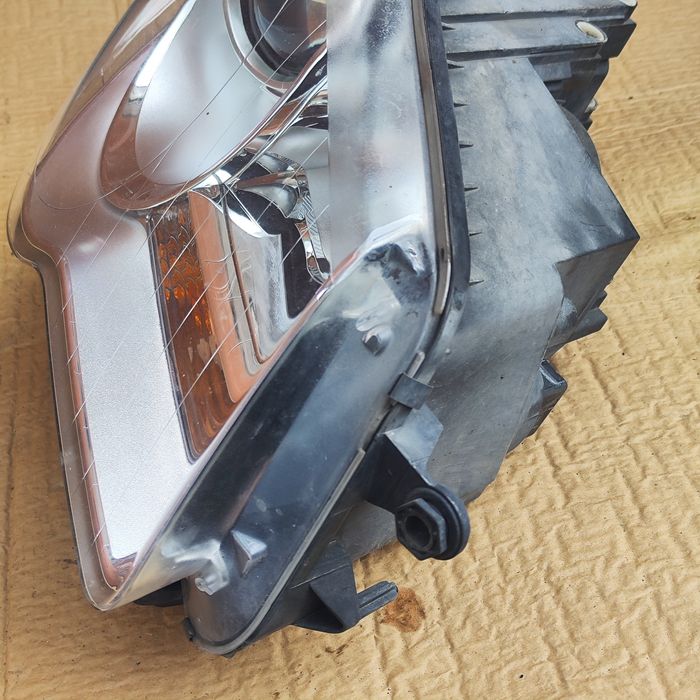 VW Touran I FL Lampa Prawa Przód