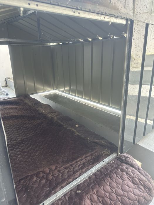 Vendo casota em chapa para 2/3 caes