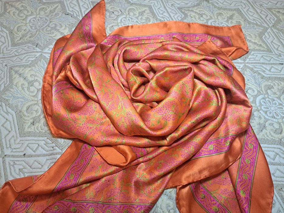 Платок картина. Квіти. В кольорі, розміром.   100% silk