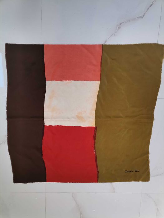 Chusta Christian Dior.