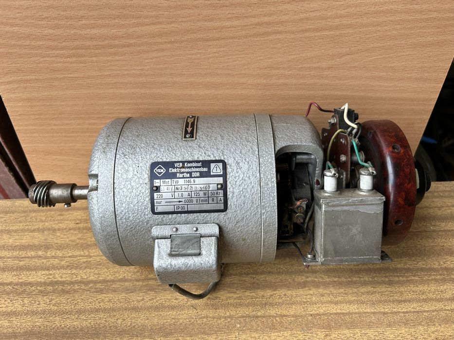 Електродвигун VEB, б/в, з телеграфного апарату Т-63, 220 V, 125 W