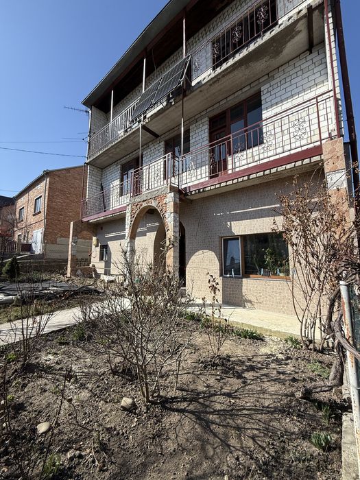 Продаж 335 м² будинку всього за 75 000$ біля Львова.