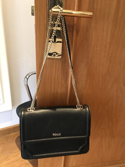 Mala TOUS preta com corrente Dourada ORIGINAL