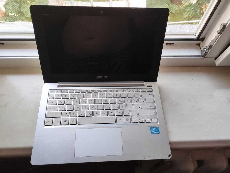 ASUS X201E (X201E-KX002D) White + Зарядка + Нюанс
