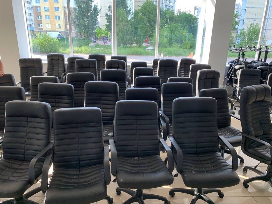 РАСПРОДАЖА офисной мебели кресла столы письменные лофт с тумбами шкафы стеллажи диваны стулья ISO