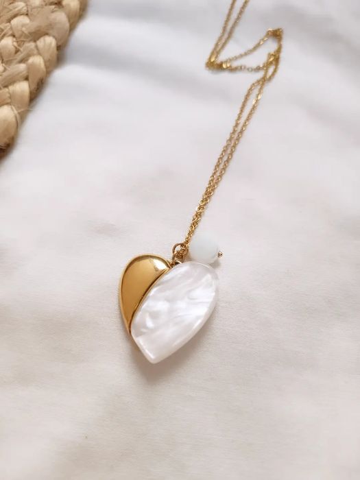 Colar Dourado com Pendente de Coração