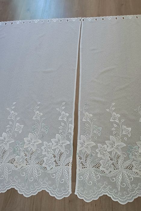 Par de cortinas, medidas 76x123cm ( cada folha)