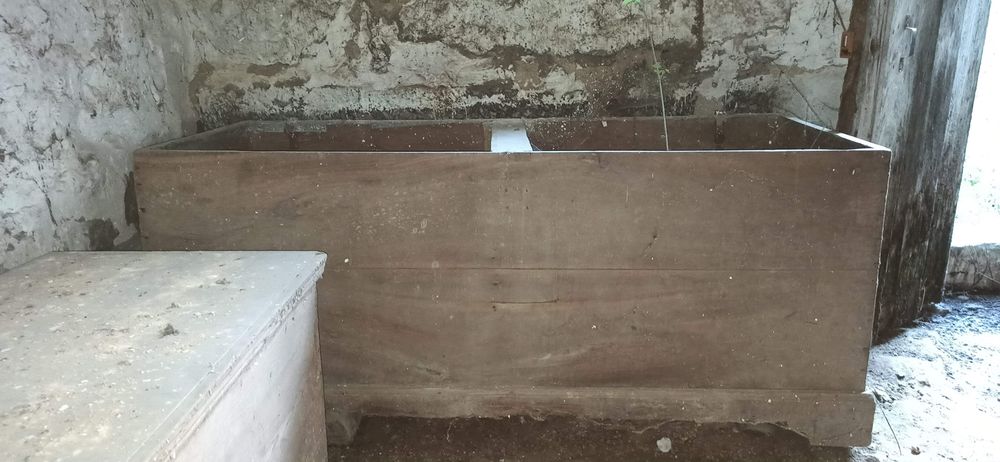 Caixas de milho em castanho por 50€ cada