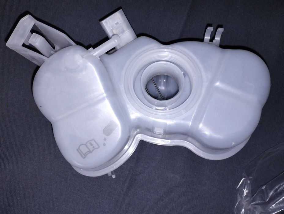 Бачок охолоджуючої рідини (1 VAG (1EA121407H)