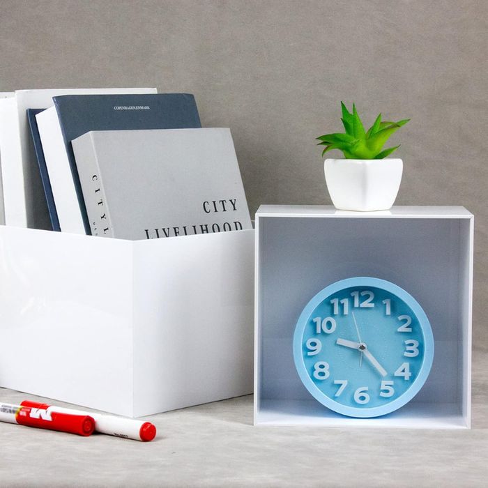 Biały akrylowy stojak ekspozycyjny kwadratowy na desery