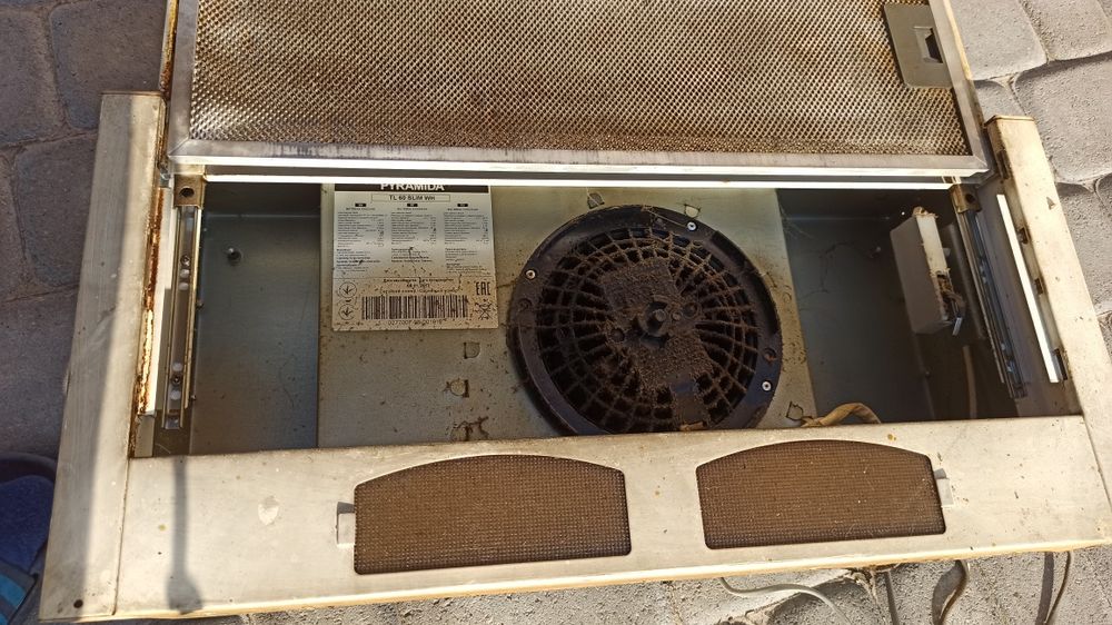 Витяжка кухонна Piramida