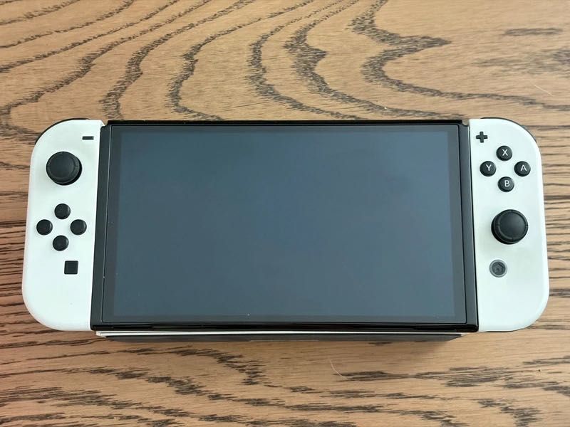 Nintendo Switch OLED + 2 jogos Super Mario