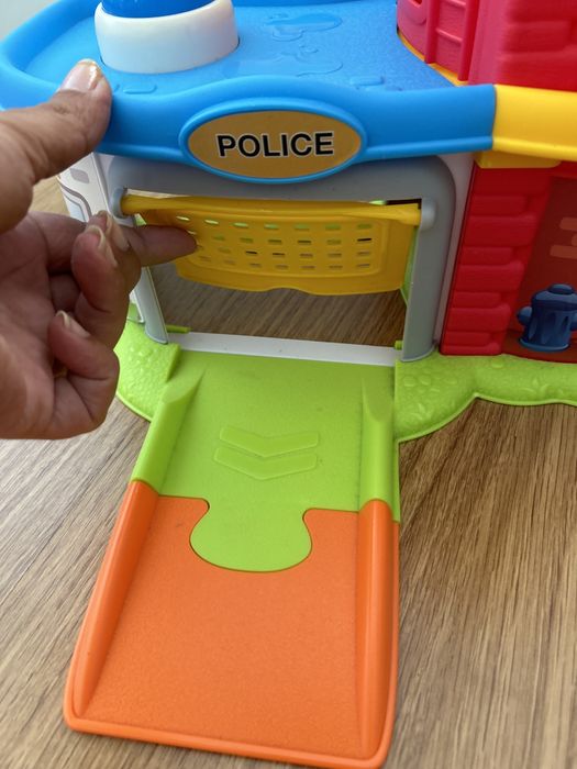 Brinquedo Estacao policia e bombeiros chicco