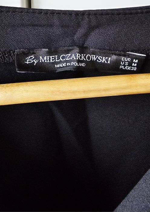 Nowa czarna bluzeczka z falbanką, Mielczarowski, rozm M
