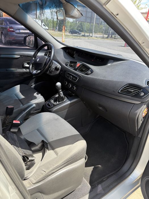 Renault grand csenic