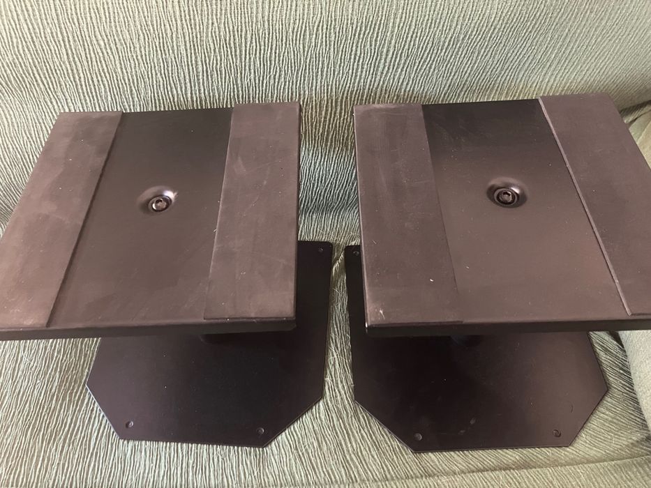 Suportes de mesa para altifalantes