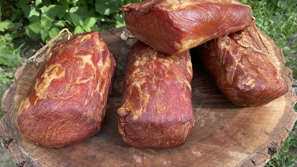 Закарпатські м‘ясні сирокопчені шовдарь хамон,бекон,сало прослойка