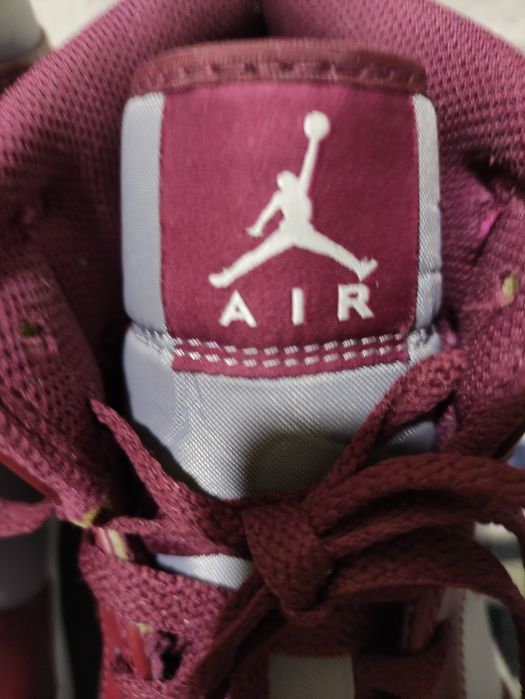 Продам Мужские кроссовки Air Jordan 1 Mid