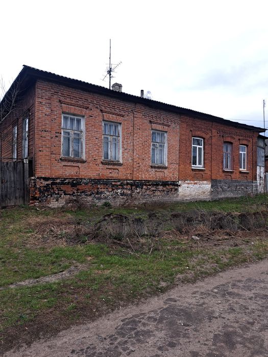 Пів будинку  вул.Поштова10