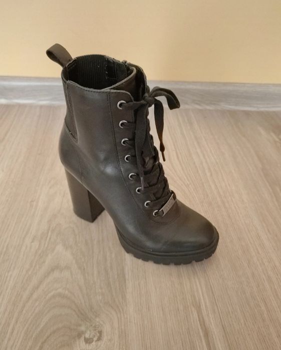 Wysokie czarne botki