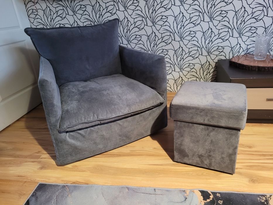 Duży fotel wypoczynkowy z pufą