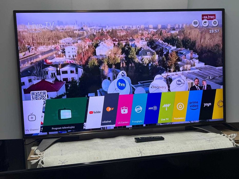 LG 55" LED Smart Tv WiFi  DVB -T2 HEVC-265