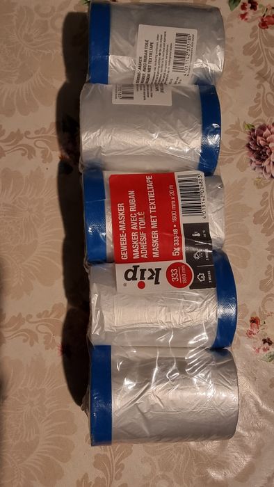 Folia do zabezpieczania z tasma klejaca