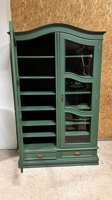 Móvel alto ou Cristaleira