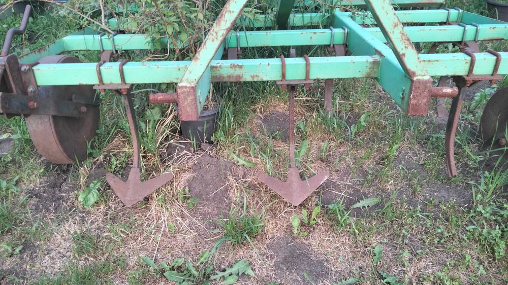 Продаю трактор Т-25 з усім навісним обладнанням. Все комплектом.
