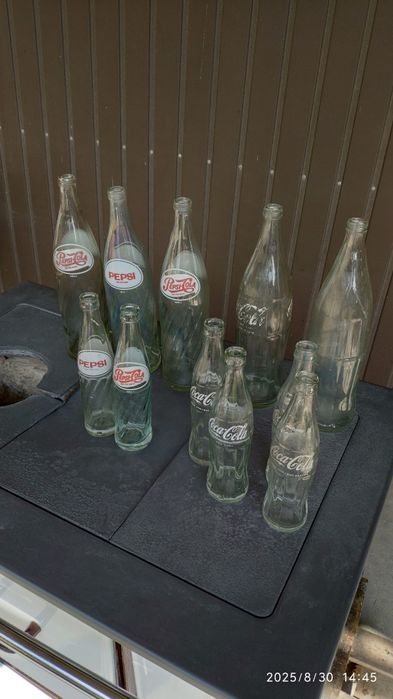 Szklane butelki z czasów PRL po PEPSI (Pepsi-Cola) oraz Coca-Cola