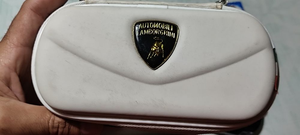 PS Vita c/ 3 jogos e capa Lamborghini