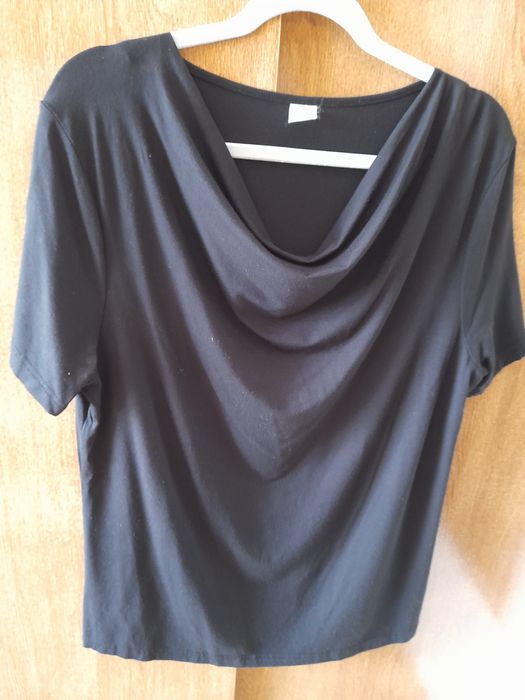 Czarny podkoszulek z "wodą"
