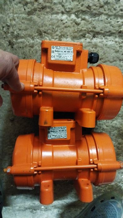 Вибратор площадочные глубинные