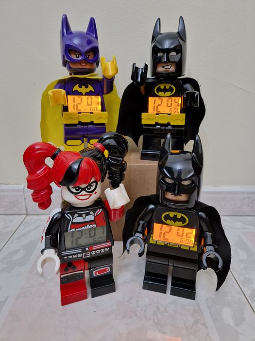 Bonecos da Lego com relógio