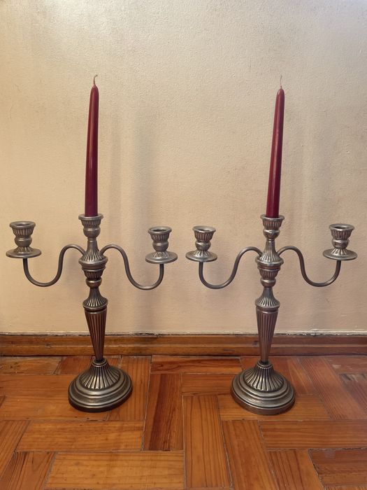 Par de castiçais banhados a prata