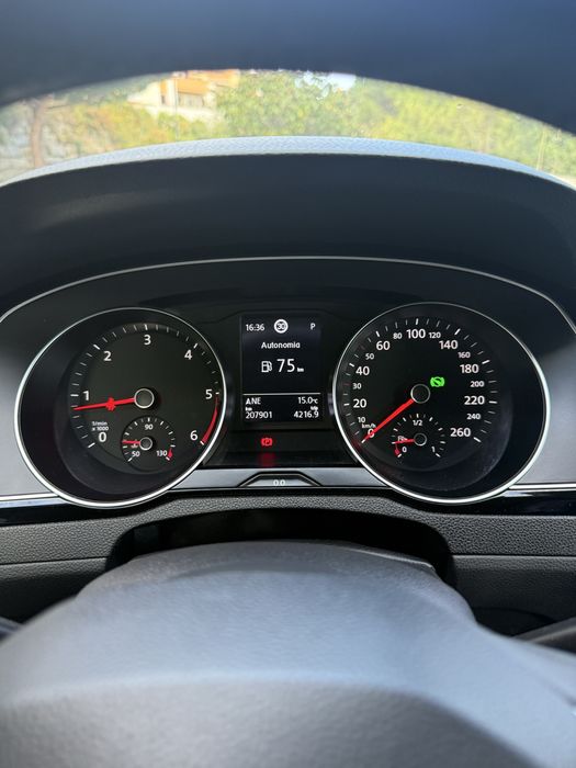 **Volkswagen Passat Automático**