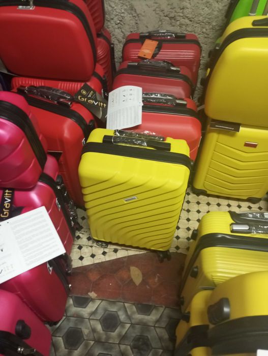 walizka mała kabinowa z abs na 4 kołach podróżna