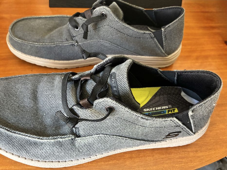 Sapatos Skechers em lona