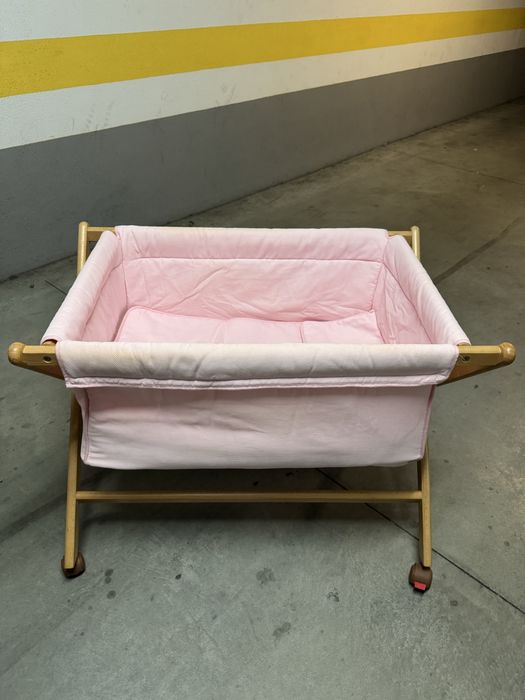 Berço / Moisés de Madeira com Rodas – Rosa Bebé