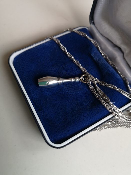 zawieszka kręgiel na łańcuszku srebro vintage