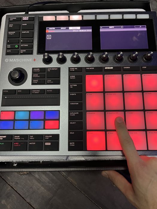 Native Instruments Maschine +