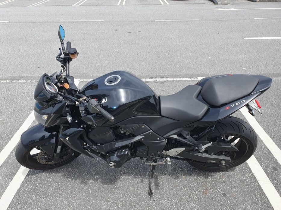 Kawasaki Z750 (limitada 35kw apenas no livrete)