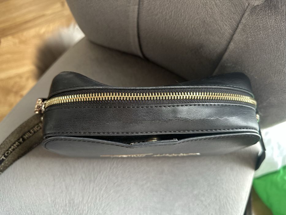 Tommy hilfiger granatowa listonoszka