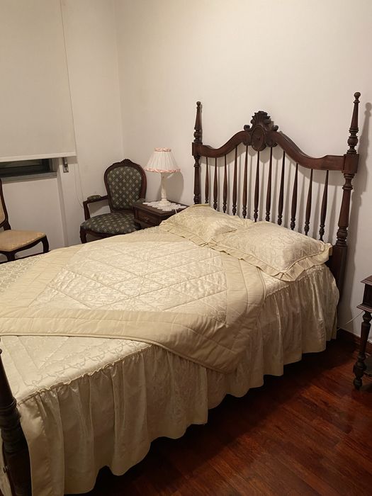 Cama casal estilo rústico de madeira maciça