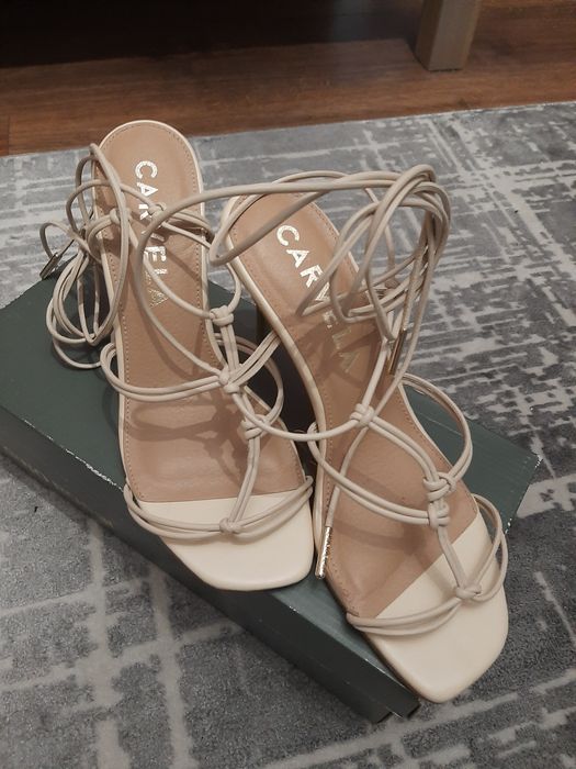 sandałki na szpilce  rozm 37skóra  Carvela